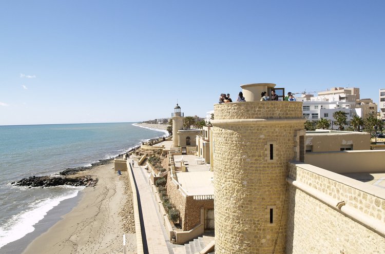 1ª línea de playa en Roquetas de Mar con TODO INCLUIDO ...